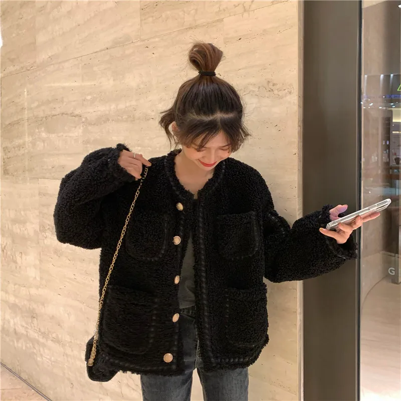 Autumn and winter new temperament short lamb plush jacket Korean style European and American style fur coat female trend 
Autumn and winter new temperament short lamb plush jacket Korean style European and American style fur coat female trend