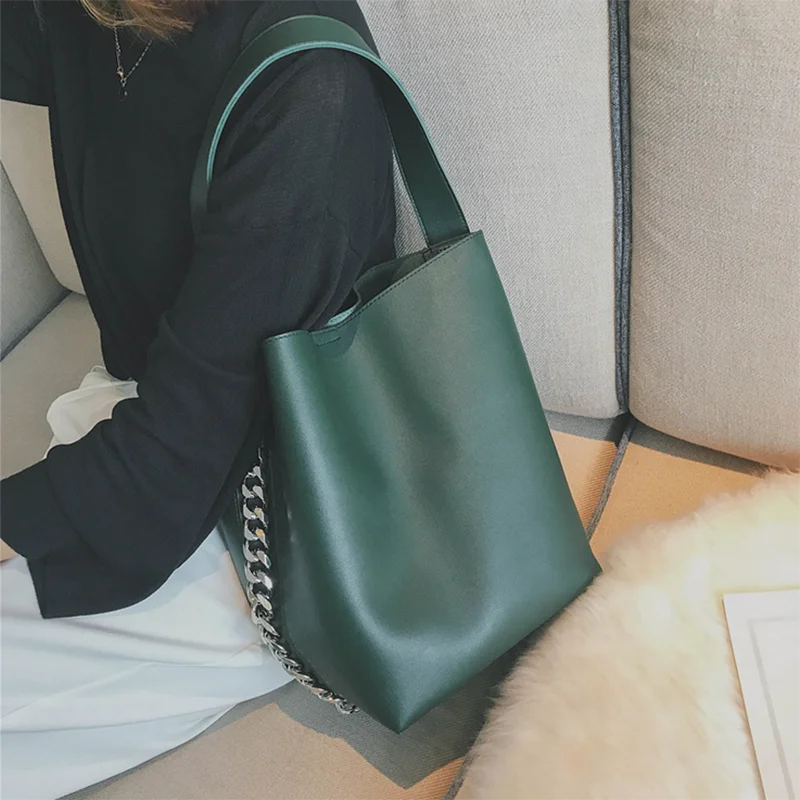 202 0 new fashion bucket bag women's bag simple and versatile single shoulder bag retro chain packaging decoration big bag fashi
202 0 new fashion bucket bag women's bag simple and versatile single shoulder bag retro chain packaging decoration big bag fashi