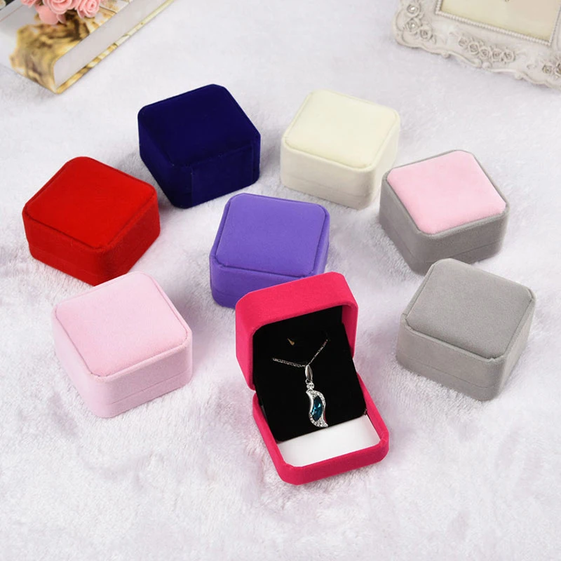 Simple All-match Flannel Jewelry Box Solid Color Portable Necklace Ring Pendant Box Wholesale Necklace Chain Storage Package Box
Simple All-match Flannel Jewelry Box Solid Color Portable Necklace Ring Pendant Box Wholesale Necklace Chain Storage Package Box