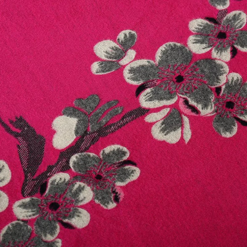 190x70cm Silky Satin High-end atmosphere scarf Autumn Warm Long Travel Floral Embroidery Wrap
190x70cm Silky Satin High-end atmosphere scarf Autumn Warm Long Travel Floral Embroidery Wrap