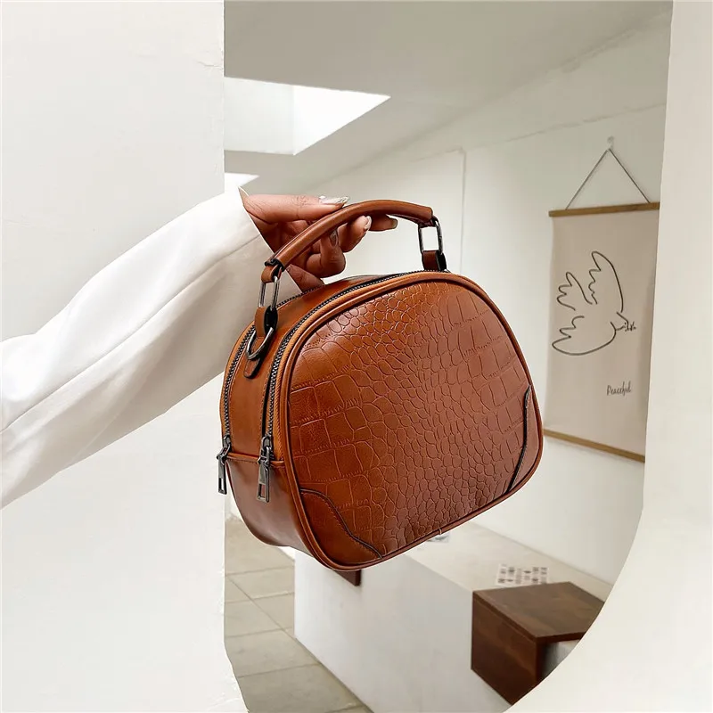 Soft PU Leather Tote Bag For Women 2021 Classical Small Crossbody Bag Solid Alligator Pattern Square Bag Luxury Designer Handbag
Soft PU Leather Tote Bag For Women 2021 Classical Small Crossbody Bag Solid Alligator Pattern Square Bag Luxury Designer Handbag