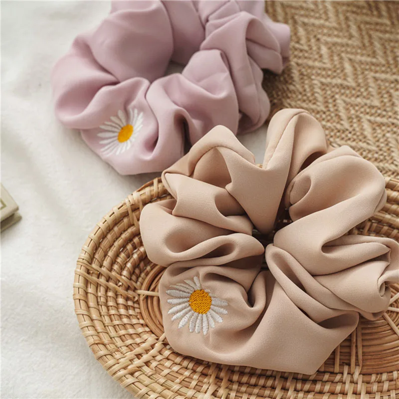New Super Fairy Small Daisy Hair Rope Flower Elastic Hair Band for Women Hair Tie Hiar Scrunchie Fashion Headwear Hair Accessory
New Super Fairy Small Daisy Hair Rope Flower Elastic Hair Band for Women Hair Tie Hiar Scrunchie Fashion Headwear Hair Accessory