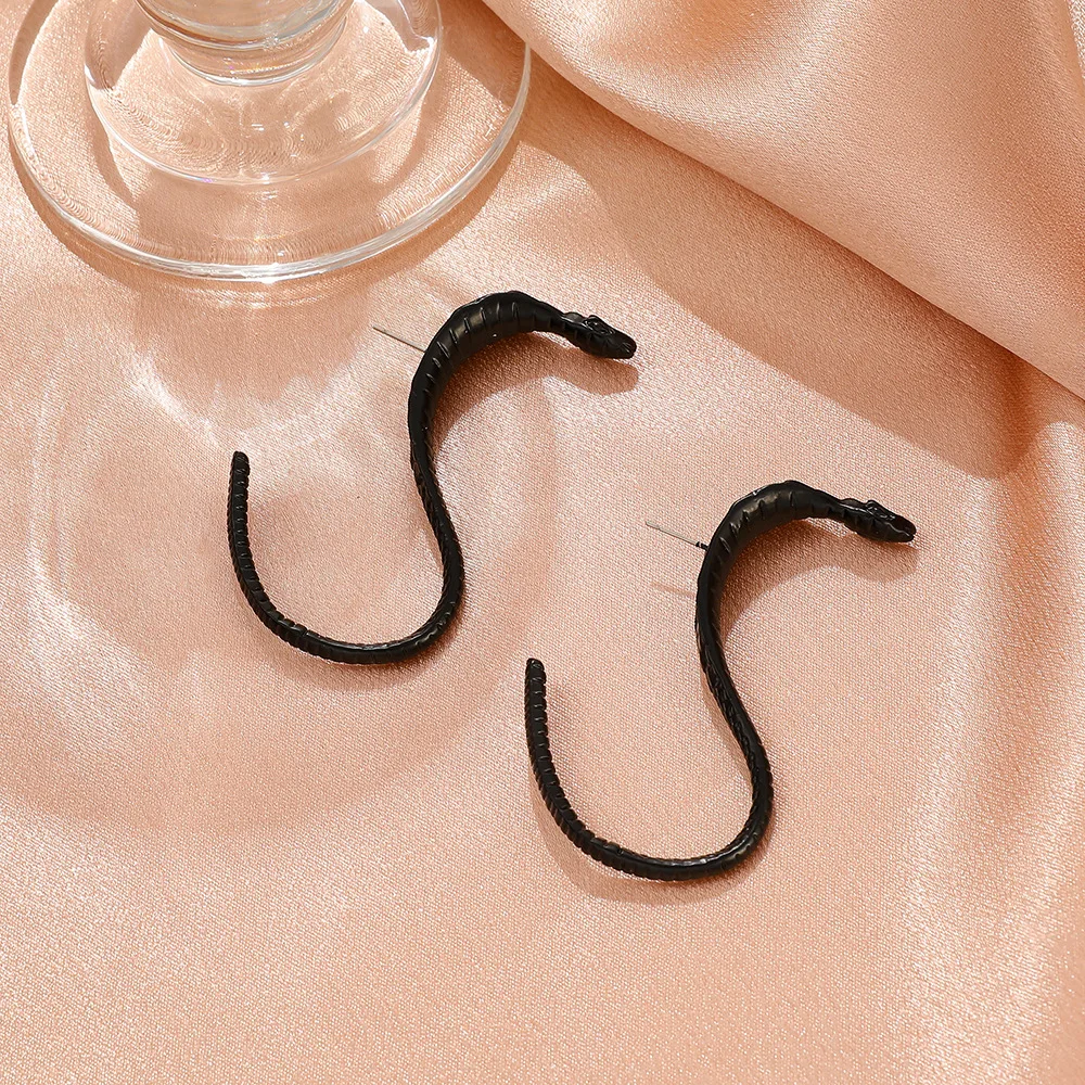 Punk Black Twining Snake Shape Earrings Stud Gold Black Gothic Animals Earrings For Women Female Gothic Jewelry
Punk Black Twining Snake Shape Earrings Stud Gold Black Gothic Animals Earrings For Women Female Gothic Jewelry