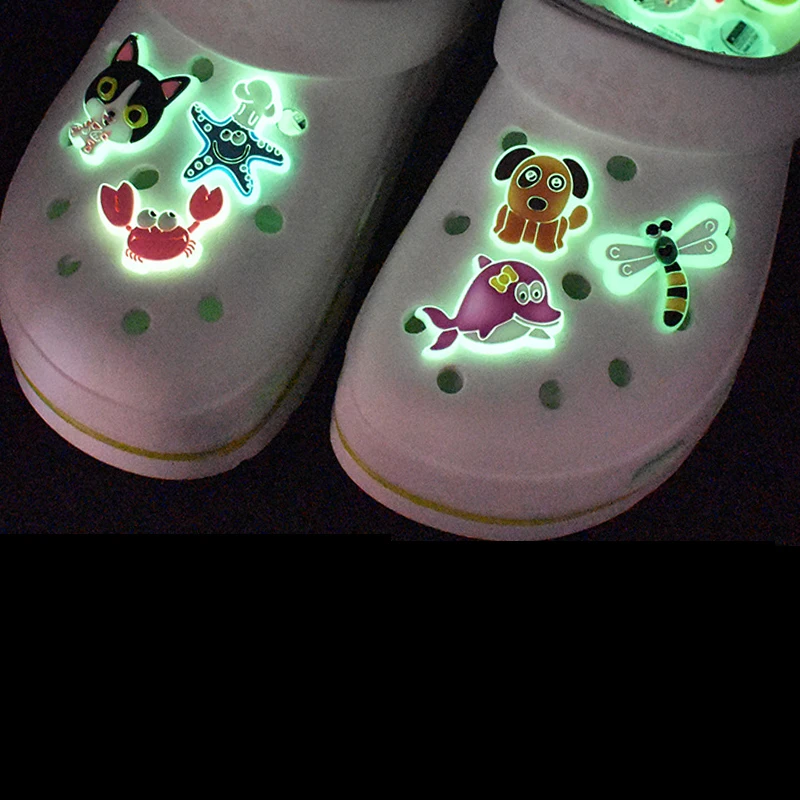 Cute Cartoon Dinosaur Luminous PVC Shoe Charms Buckles Light Shoes Accessories Ornaments Fit For Croc Charms Party Gift
Cute Cartoon Dinosaur Luminous PVC Shoe Charms Buckles Light Shoes Accessories Ornaments Fit For Croc Charms Party Gift