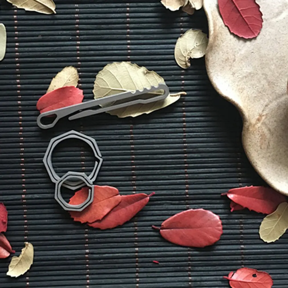 1PC Titanium Alloy Carabiner Key Clip Keychain Kooks Key King Hanging Buckle Hiking Backpack Key Ring Octagon Shape
1PC Titanium Alloy Carabiner Key Clip Keychain Kooks Key King Hanging Buckle Hiking Backpack Key Ring Octagon Shape