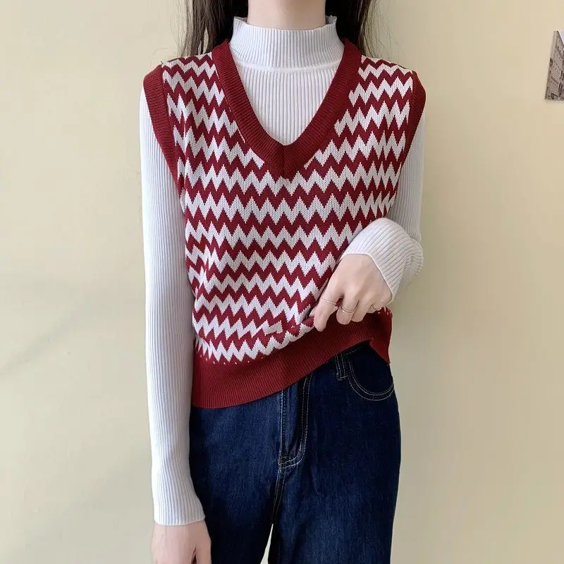 V-neck vest vest female spring and autumn Korean hooded sleeveless retro color matching sweater
V-neck vest vest female spring and autumn Korean hooded sleeveless retro color matching sweater