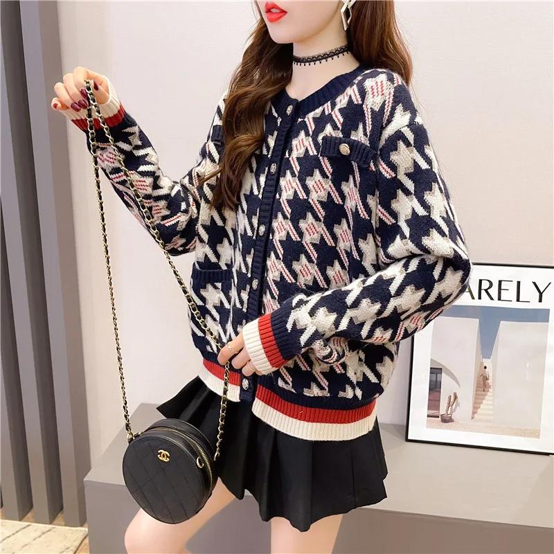 Vintage Elegant Short Outerwear Golden Thread Checkered Round Neck Long-sleeved Sweater Autumn Spring 2021 New Korean Style Tops
Vintage Elegant Short Outerwear Golden Thread Checkered Round Neck Long-sleeved Sweater Autumn Spring 2021 New Korean Style Tops