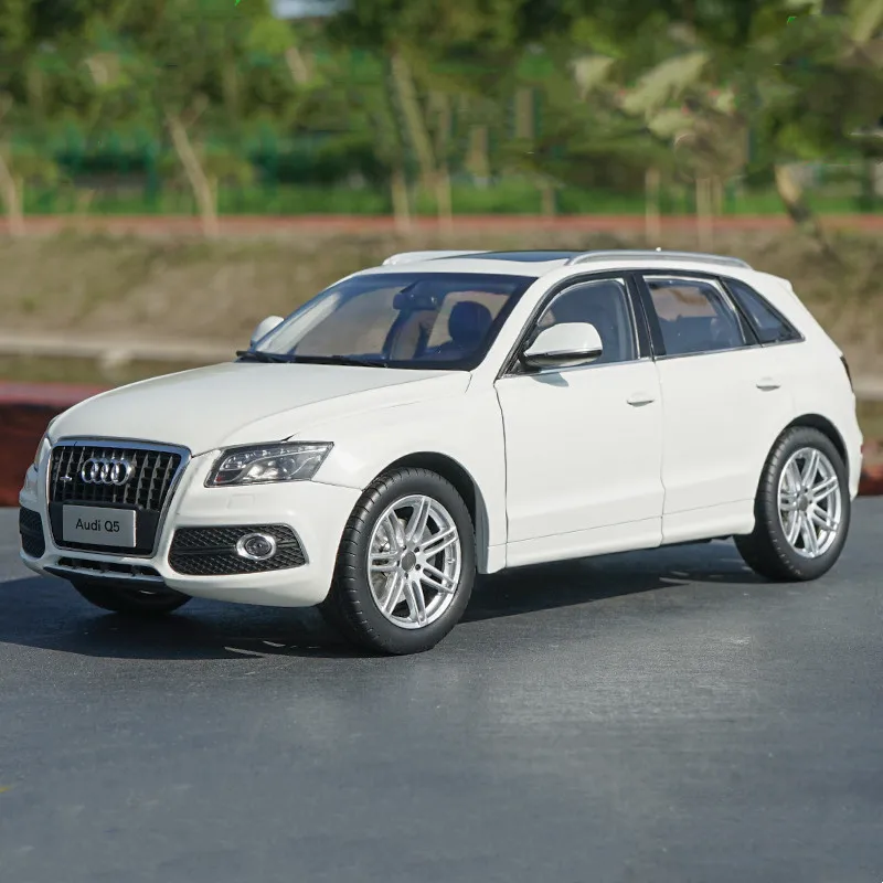 Модель автомобиля из сплава 1/18, оригинальная коллекция VW Audi Q5, украшение, праздничный подарок, детские игрушки
Модель автомобиля из сплава 1/18, оригинальная коллекция VW Audi Q5, украшение, праздничный подарок, детские игрушки