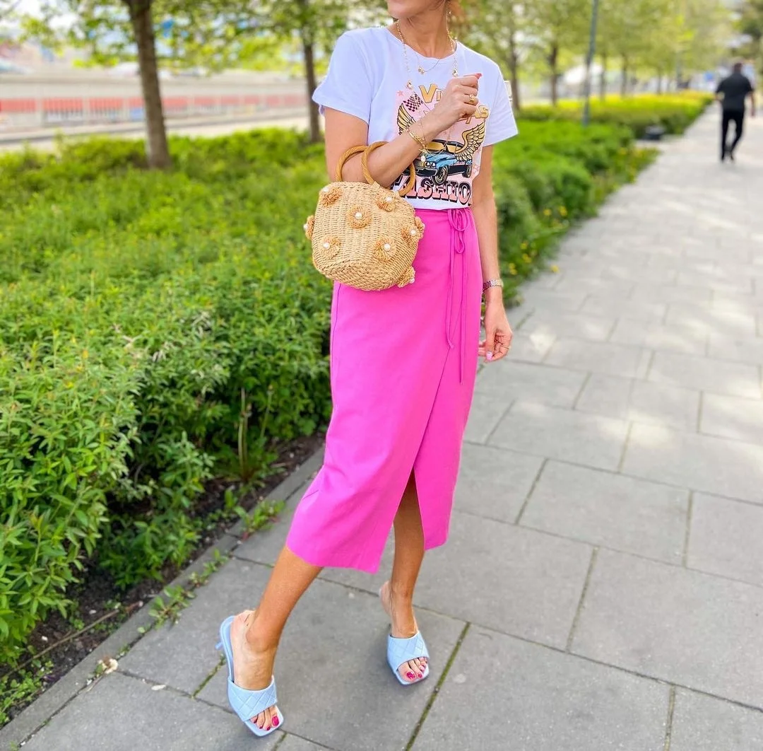 XEASY 2021 New Summer Women Rose Red Vintage Casual Wrap Skirt Female Fashion Lace Slim Hight Waist Split Midi Skist
XEASY 2021 New Summer Women Rose Red Vintage Casual Wrap Skirt Female Fashion Lace Slim Hight Waist Split Midi Skist