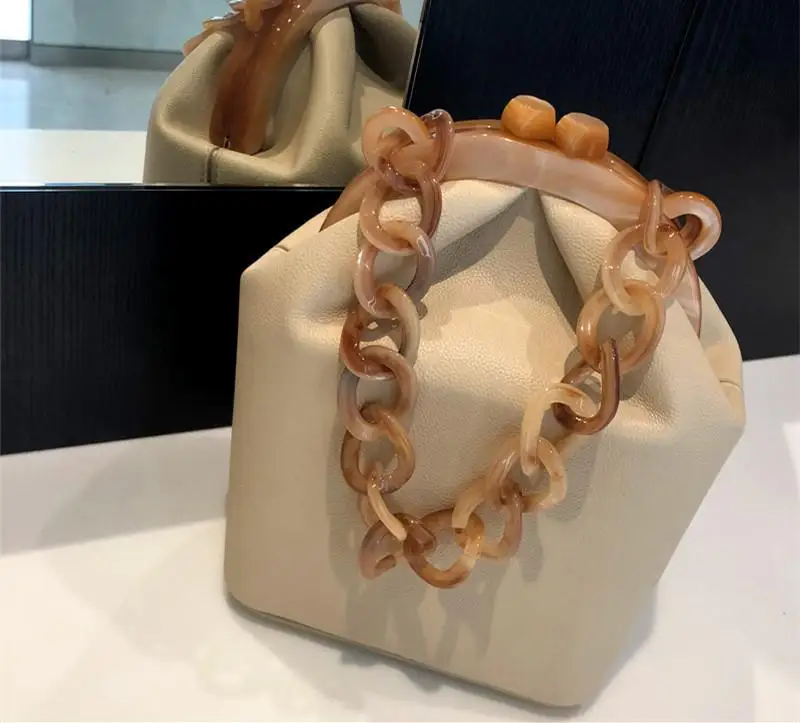Fashion Acrylic Clip Bucket Bag for Women Thick Chain Shoulder Bags Small Box Handbags Girl Shopper Portable Bag Popular Purses
Fashion Acrylic Clip Bucket Bag for Women Thick Chain Shoulder Bags Small Box Handbags Girl Shopper Portable Bag Popular Purses