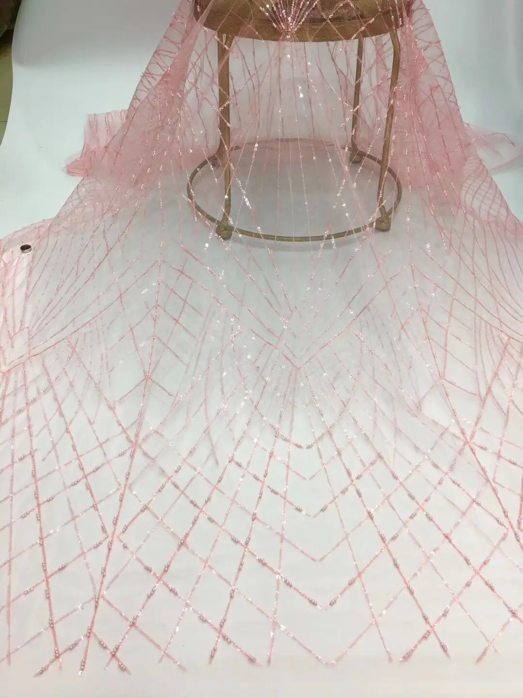 Golden Shining Sequence Lace Fabric Beaded French Laces Fabrics High Quality Tulle French Nigerian Lace Applique Dress FJ3275 
Golden Shining Sequence Lace Fabric Beaded French Laces Fabrics High Quality Tulle French Nigerian Lace Applique Dress FJ3275