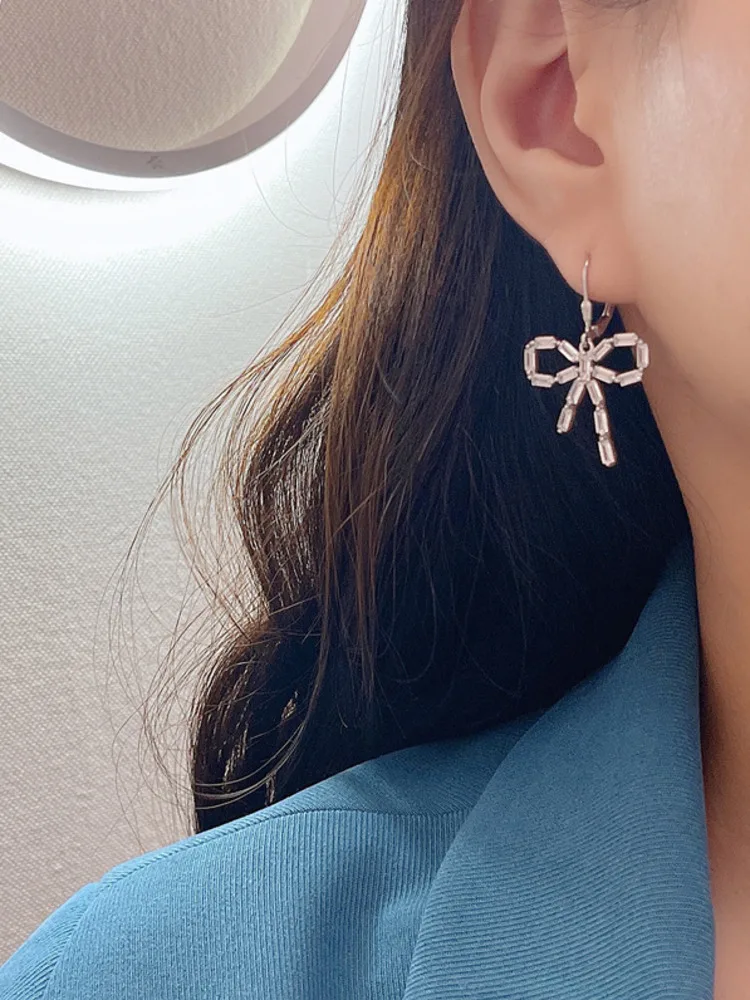 Sterling 925 Silver Temperament Bow Zircon designer Luxury Drop Earrings For Women's 2021 Trend Personalized Fine Jewellery
Sterling 925 Silver Temperament Bow Zircon designer Luxury Drop Earrings For Women's 2021 Trend Personalized Fine Jewellery