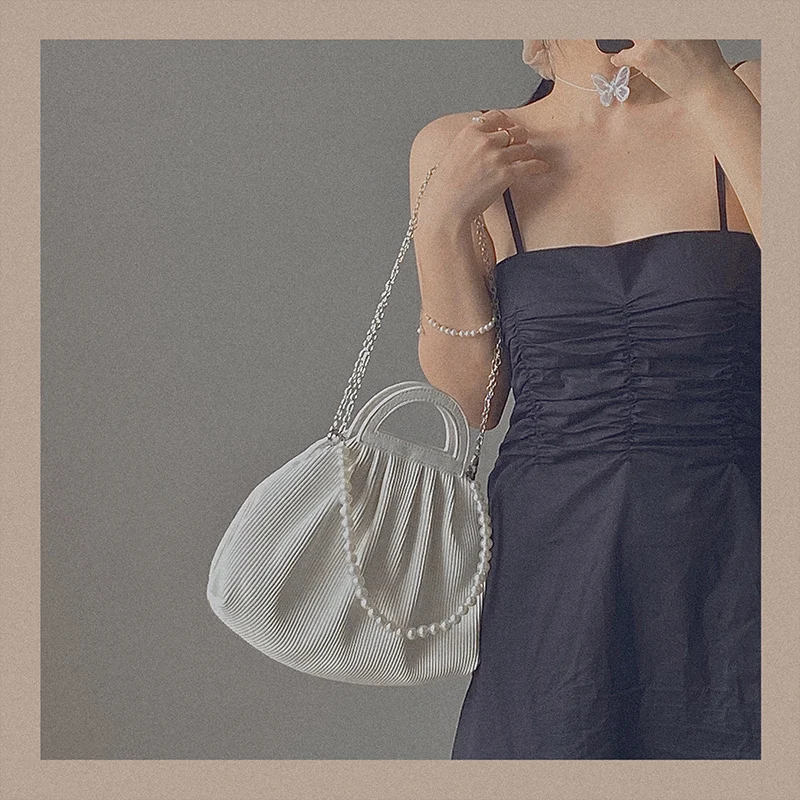 Elegant Female Chain Tote bag Fashion New Quality Pearl shoulder strap Women's Handbag Pleated Shoulder Messenger Bag Armpit bag
Elegant Female Chain Tote bag Fashion New Quality Pearl shoulder strap Women's Handbag Pleated Shoulder Messenger Bag Armpit bag
