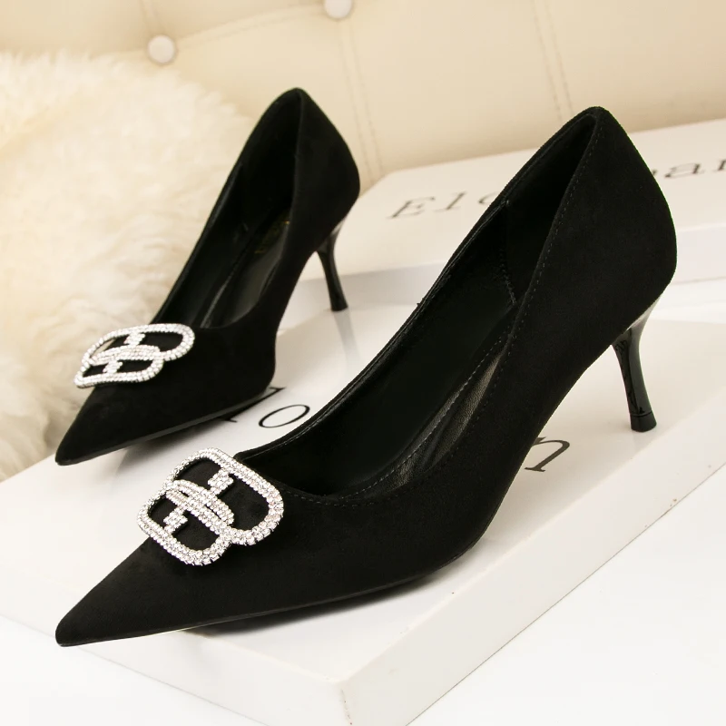 Women Pumps High Heels Lady Suede Leather Crystal Square Buckle Thick with Autumn Pointed Single Shoes Wedding Female Shoes
Women Pumps High Heels Lady Suede Leather Crystal Square Buckle Thick with Autumn Pointed Single Shoes Wedding Female Shoes