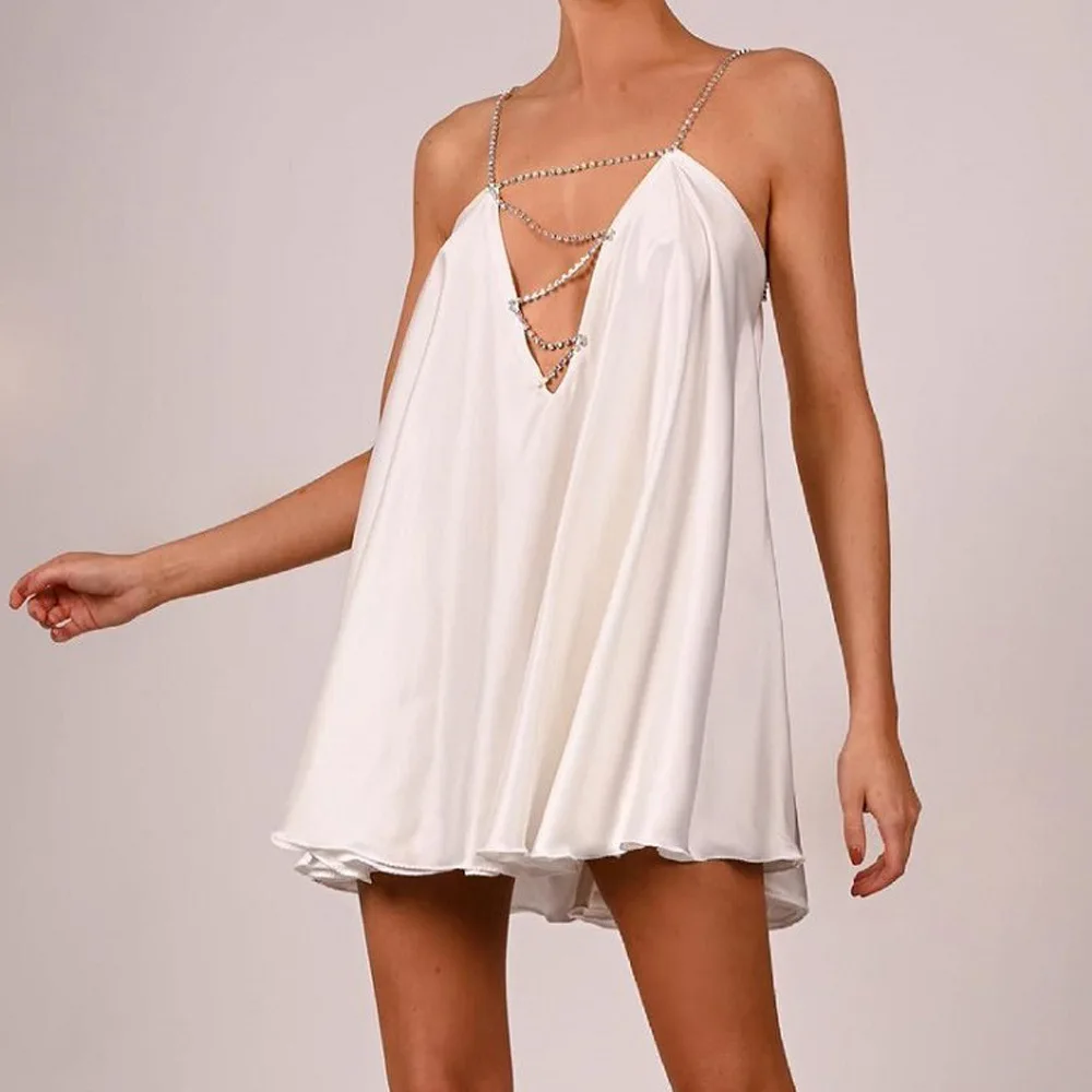 Summer Sexy Hollow out Sling Dress Red Loose Large Crystal Diamond Chain Party Dresses V-neck Backless Satin Dress 2021
Summer Sexy Hollow out Sling Dress Red Loose Large Crystal Diamond Chain Party Dresses V-neck Backless Satin Dress 2021