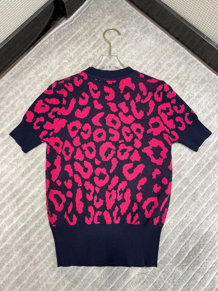 2021 Early Spring women's new personality fashionable leopard print jacquer trim cashmere short-sleeved top
2021 Early Spring women's new personality fashionable leopard print jacquer trim cashmere short-sleeved top