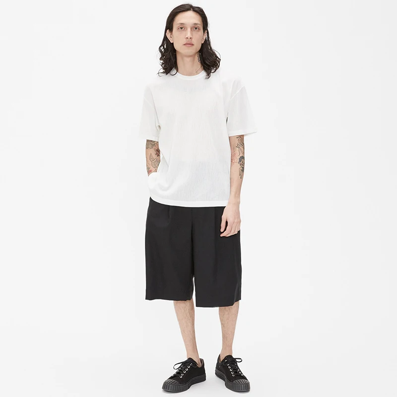 Simple wide-leg over-knee five-point pants silhouette straight high-waist loose daddy pants designer brand
Simple wide-leg over-knee five-point pants silhouette straight high-waist loose daddy pants designer brand
