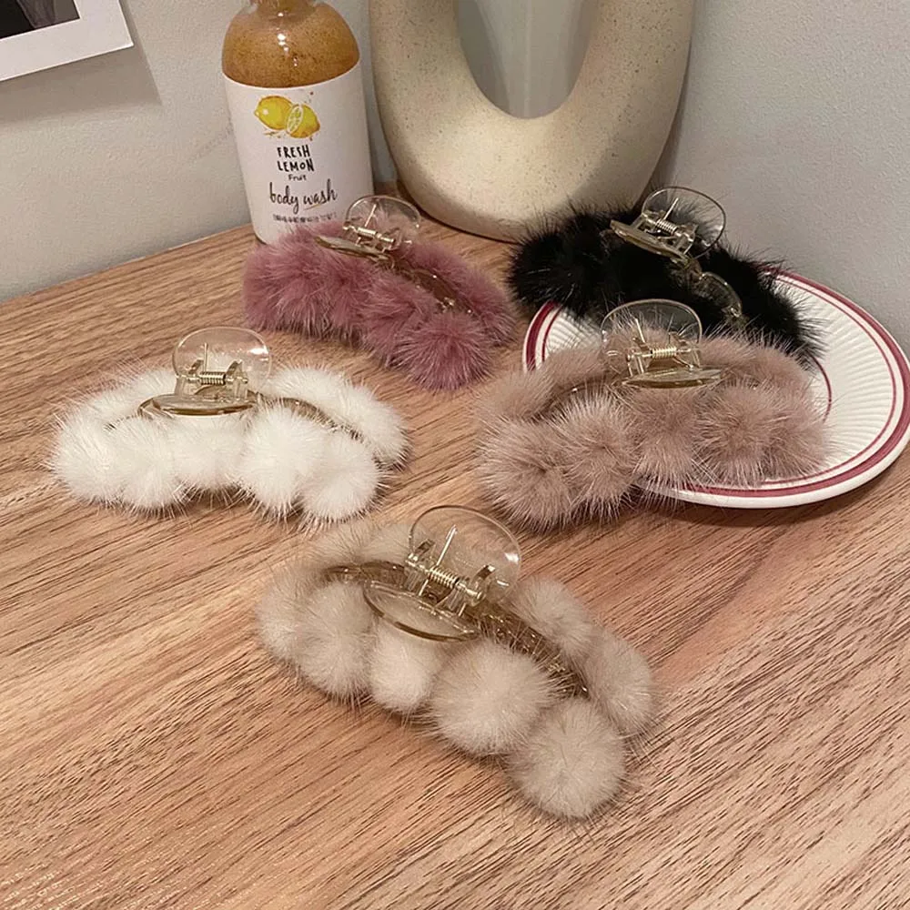 Retro Temperament Mink Hair Claw Fashion Fur Plush Large Crab Clip Hair Clip Korean Hair Accessories
Retro Temperament Mink Hair Claw Fashion Fur Plush Large Crab Clip Hair Clip Korean Hair Accessories