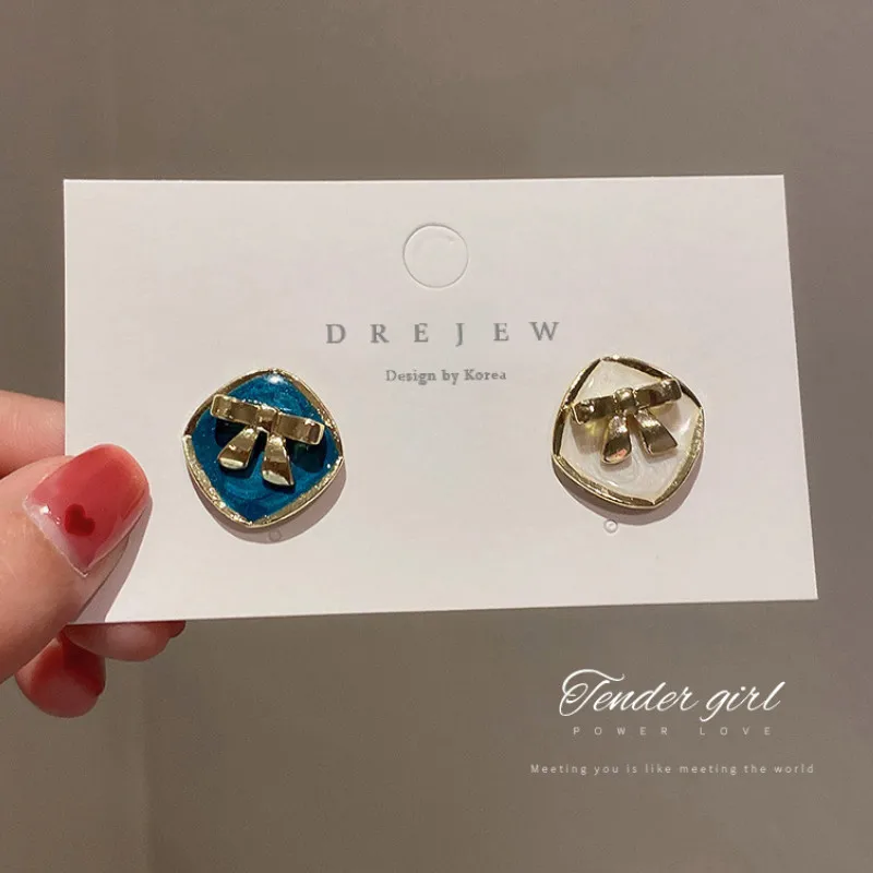 Fashion All-match Personalized Earrings Asymmetrical Bow Women's Earrings Romantic Women's Design Earrings Wholesale
Fashion All-match Personalized Earrings Asymmetrical Bow Women's Earrings Romantic Women's Design Earrings Wholesale