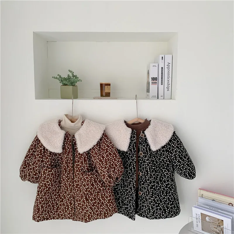 Bear Leader/2021 г. Зимнее длинное пальто для маленьких девочек флисовая длинная куртка с отворотами и цветочным рисунком однобортная детская одеж...
Bear Leader/2021 г. Зимнее длинное пальто для маленьких девочек флисовая длинная куртка с отворотами и цветочным рисунком однобортная детская одеж...