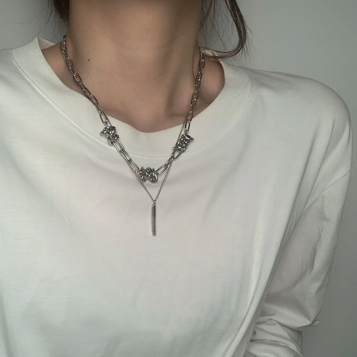 Шиповое Двухслойное ожерелье с шипами в стиле хип-хоп, из титановой стали, не выцветающее, светильник, роскошные аксессуары на цепочке до кл... 
Шиповое Двухслойное ожерелье с шипами в стиле хип-хоп, из титановой стали, не выцветающее, светильник, роскошные аксессуары на цепочке до кл...