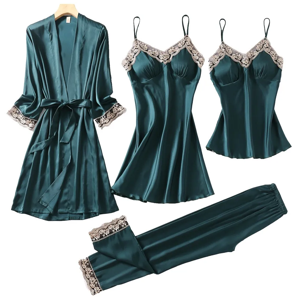 Комплект женский атласный с кружевной отделкой, 5 предметов 
Комплект женский атласный с кружевной отделкой, 5 предметов