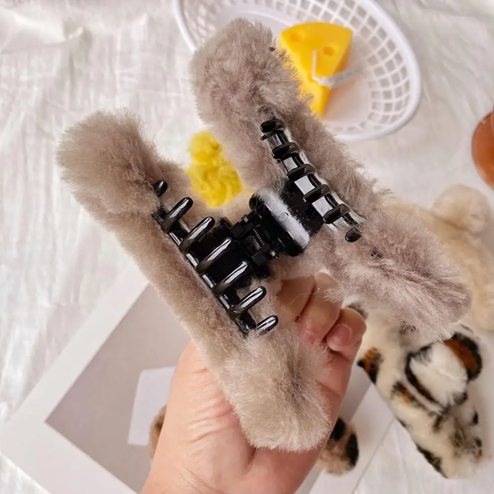 Korean New Cute Hair Clamp Plush Hair Claws Hairpin Leopard Print Hair Ctach Fashion Women Girls Hair Claw Clip Hair Accessories
Korean New Cute Hair Clamp Plush Hair Claws Hairpin Leopard Print Hair Ctach Fashion Women Girls Hair Claw Clip Hair Accessories