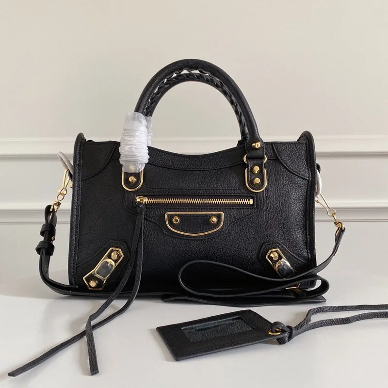 Top luxury design retro riveted bag with women's fringed large volume leather tote for free delivery
Top luxury design retro riveted bag with women's fringed large volume leather tote for free delivery