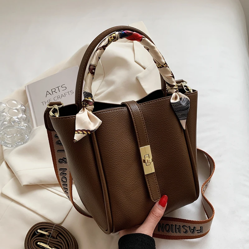 Winter Designer Small PU Leather Bucket Crossbody Bags for Women 2021 Lady Shoulder Purses and Handbags Totes
Winter Designer Small PU Leather Bucket Crossbody Bags for Women 2021 Lady Shoulder Purses and Handbags Totes