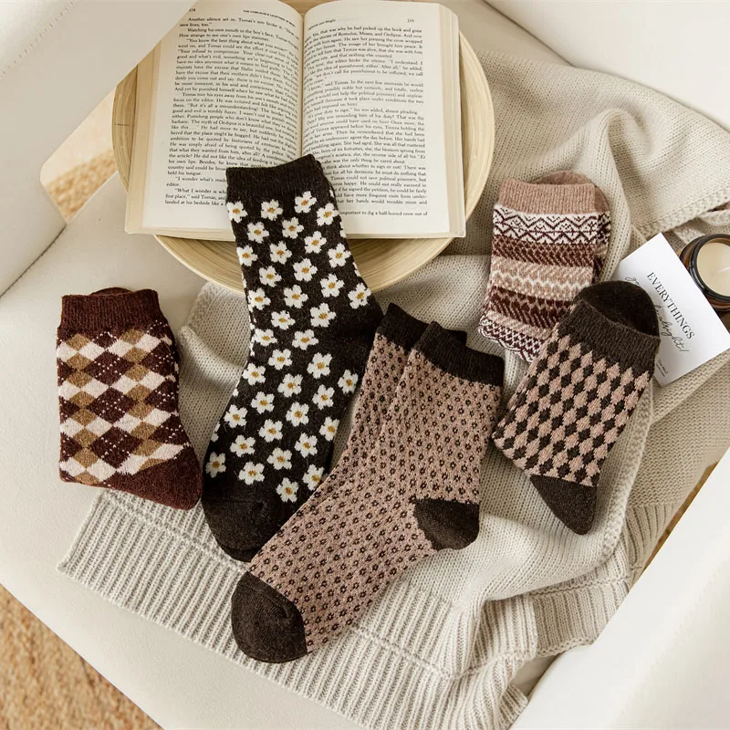 Women Socks 2021 New Winter Fashion Cute Flower Plaid Wool Crew Socks Warm National Style Long Casual Girls 1 Pair Autumn Trendy
Women Socks 2021 New Winter Fashion Cute Flower Plaid Wool Crew Socks Warm National Style Long Casual Girls 1 Pair Autumn Trendy