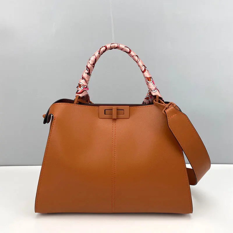 TOP luxury design handbags, leather cowhide bags, women's new large-capacity shopping bags, messenger shoulder bags
TOP luxury design handbags, leather cowhide bags, women's new large-capacity shopping bags, messenger shoulder bags