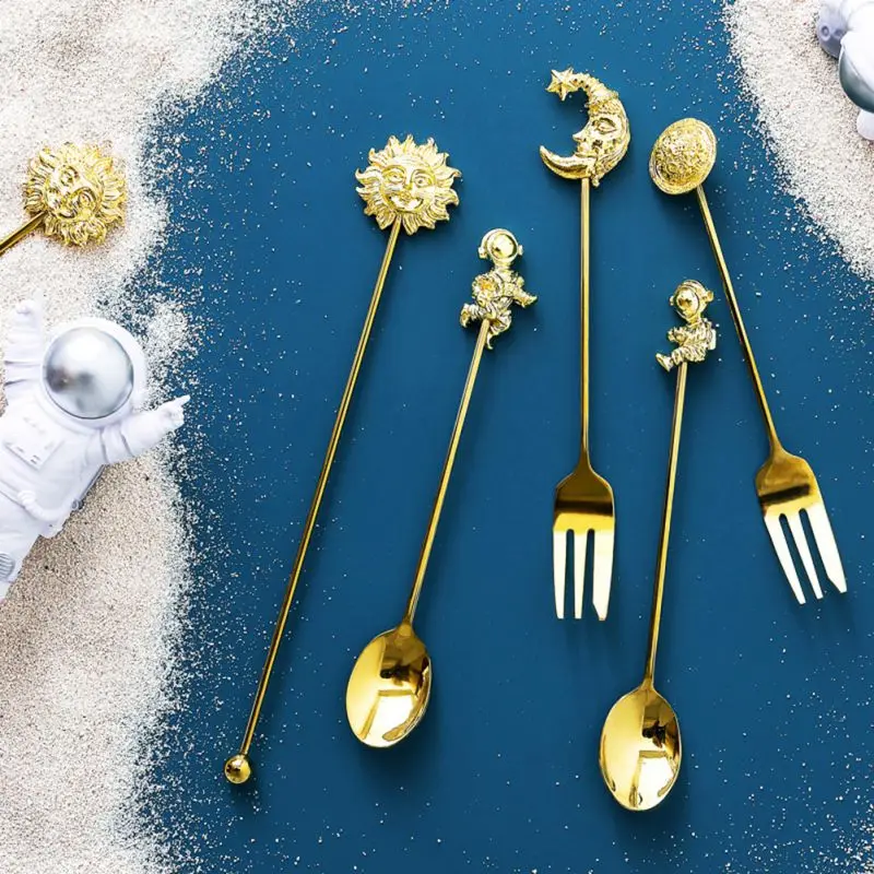 Long Handle Cafe Stirring Rod Dessert Spoons Fork Sun Moon Style Stainless Steel Snacks Fruit Fork Kitchen Tool Golden Teaspoon
Long Handle Cafe Stirring Rod Dessert Spoons Fork Sun Moon Style Stainless Steel Snacks Fruit Fork Kitchen Tool Golden Teaspoon