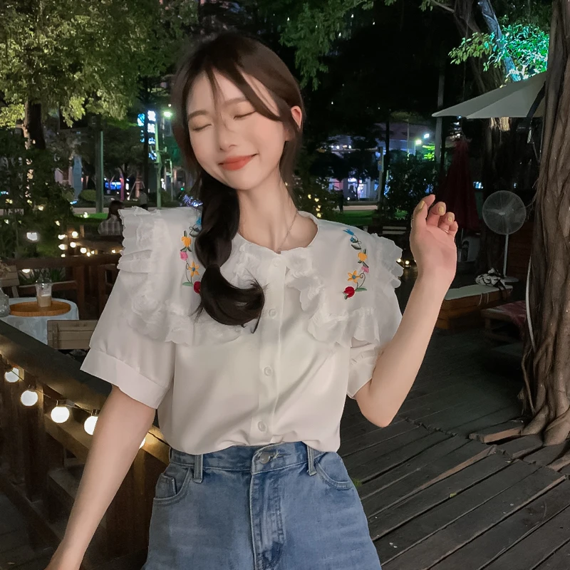 Korean Summer Preppy Style Women Blouse Shirt Vintage Lace Peter Pan Collar Sweet Flower Embroidery Shorts Sleeve Student Shirt 
Korean Summer Preppy Style Women Blouse Shirt Vintage Lace Peter Pan Collar Sweet Flower Embroidery Shorts Sleeve Student Shirt
