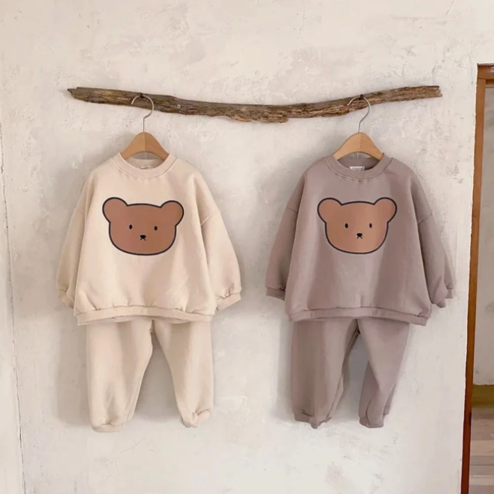 Children's autumn suit, Cartoon Bear print, coat and pants, children's suit, sweatshirt and pants, 2 pieces.
Children's autumn suit, Cartoon Bear print, coat and pants, children's suit, sweatshirt and pants, 2 pieces.