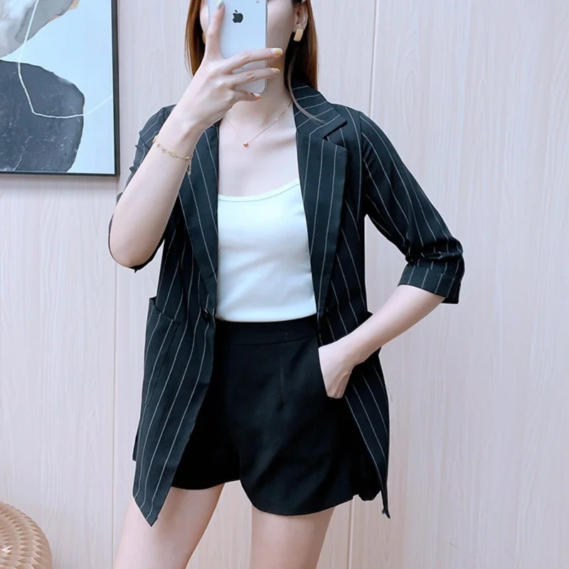 Simple Striped Blazer Suit with Pocket Women Single Button Casual Office Blazer 2021 New Fashion Lady All-Match Suit Work Wear
Simple Striped Blazer Suit with Pocket Women Single Button Casual Office Blazer 2021 New Fashion Lady All-Match Suit Work Wear