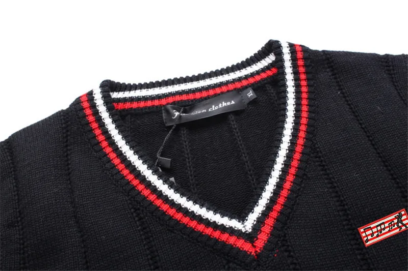 100% Cotton Vest Men new Autumn Winter New British style V-neck Sleeveless Sweater Knitwear Pull Brand base top Sweater vest
100% Cotton Vest Men new Autumn Winter New British style V-neck Sleeveless Sweater Knitwear Pull Brand base top Sweater vest