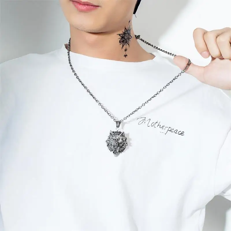 V.YA titanium steel necklace wolf head men's necklace black simple style pendant men's classic fashion jewelry
V.YA titanium steel necklace wolf head men's necklace black simple style pendant men's classic fashion jewelry