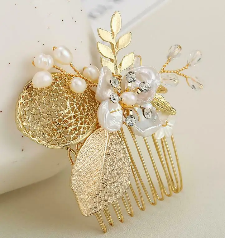 Elegant Hollow Out Leaf And Natural Pearl Crystal Decorate Disk Hair Headwear Girls Headbands Flower Crown Women Jewelry
Elegant Hollow Out Leaf And Natural Pearl Crystal Decorate Disk Hair Headwear Girls Headbands Flower Crown Women Jewelry
