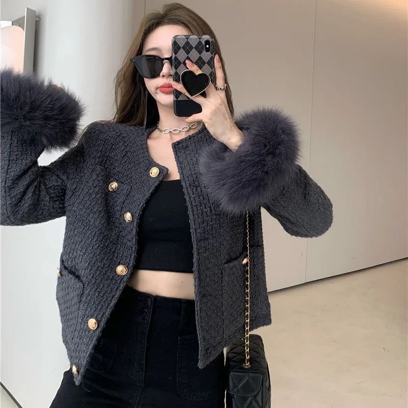 Fashion Design Fake fur Sleeve Black Woolen Short Jacket Women Vintage Elegant Tweed Single Breasted Outerwear Chaqueta Mujer
Fashion Design Fake fur Sleeve Black Woolen Short Jacket Women Vintage Elegant Tweed Single Breasted Outerwear Chaqueta Mujer