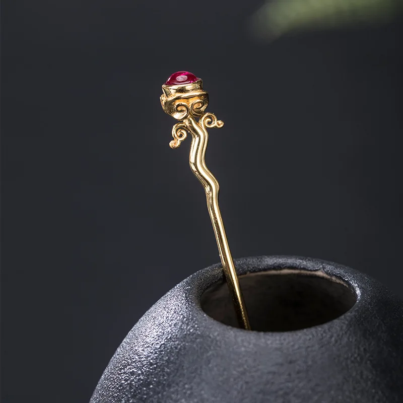 s925 Sterling silver vintage Chinese wind and cloud pattern red corundum hairpin hairpin plate hairpin step-shaking hair ornamen
s925 Sterling silver vintage Chinese wind and cloud pattern red corundum hairpin hairpin plate hairpin step-shaking hair ornamen