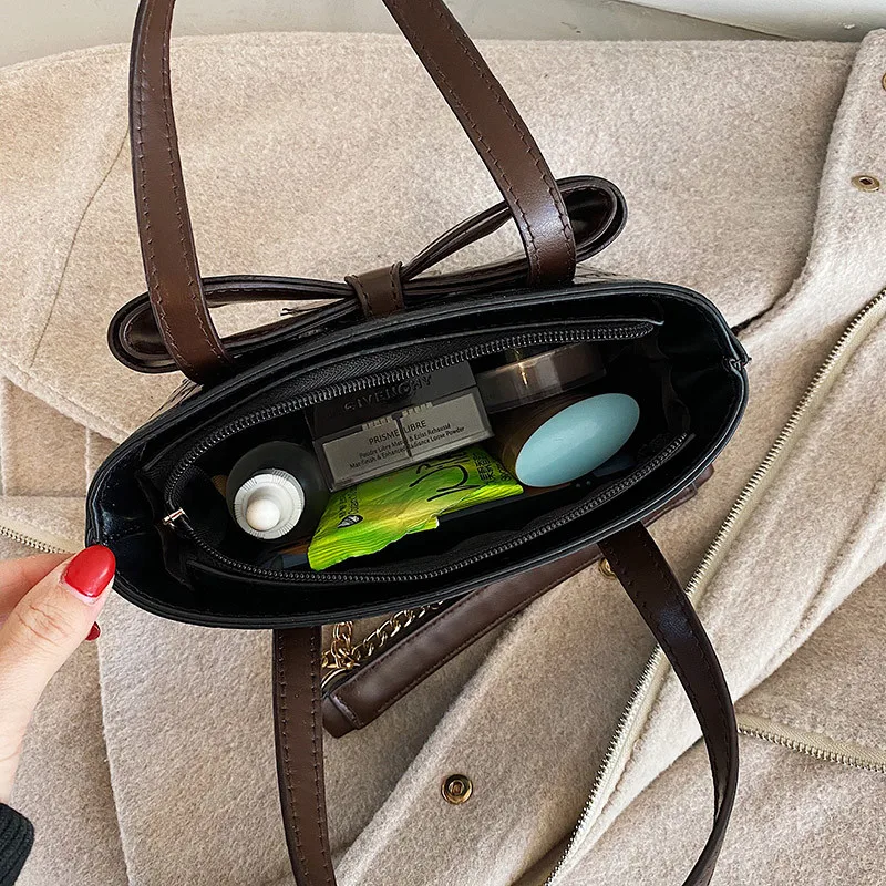 Wild Bow Shoulder Women Bag High Quality Pu Leather Gold Chain Messenger Handbags Ladies Stone Pattern Small Square Tote Bag Sac
Wild Bow Shoulder Women Bag High Quality Pu Leather Gold Chain Messenger Handbags Ladies Stone Pattern Small Square Tote Bag Sac
