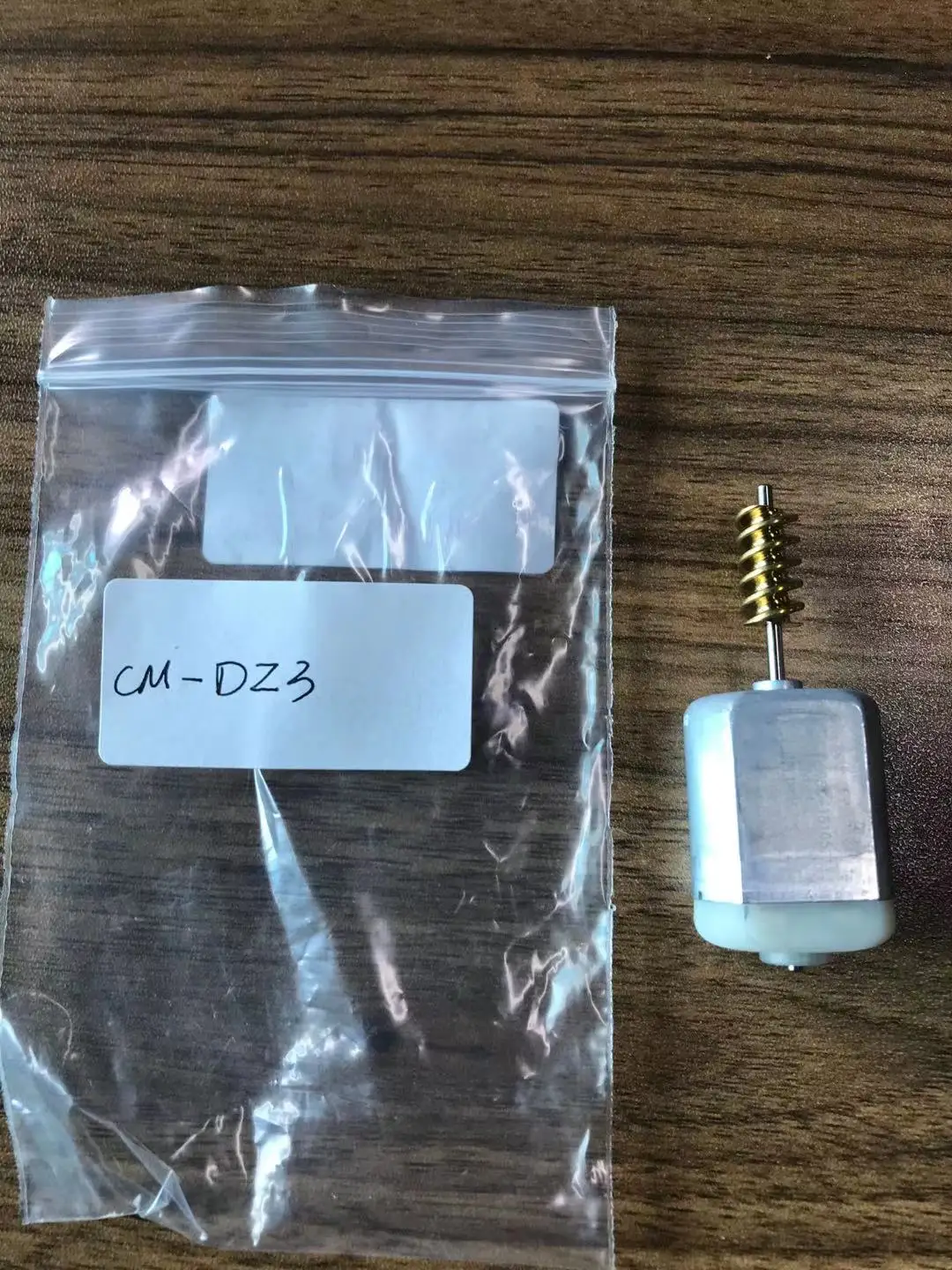 Car Door Lock Motor Central Lock Actuator Replacement for Volkswagen Jetta Golf for T5 Multivan 
Car Door Lock Motor Central Lock Actuator Replacement for Volkswagen Jetta Golf for T5 Multivan