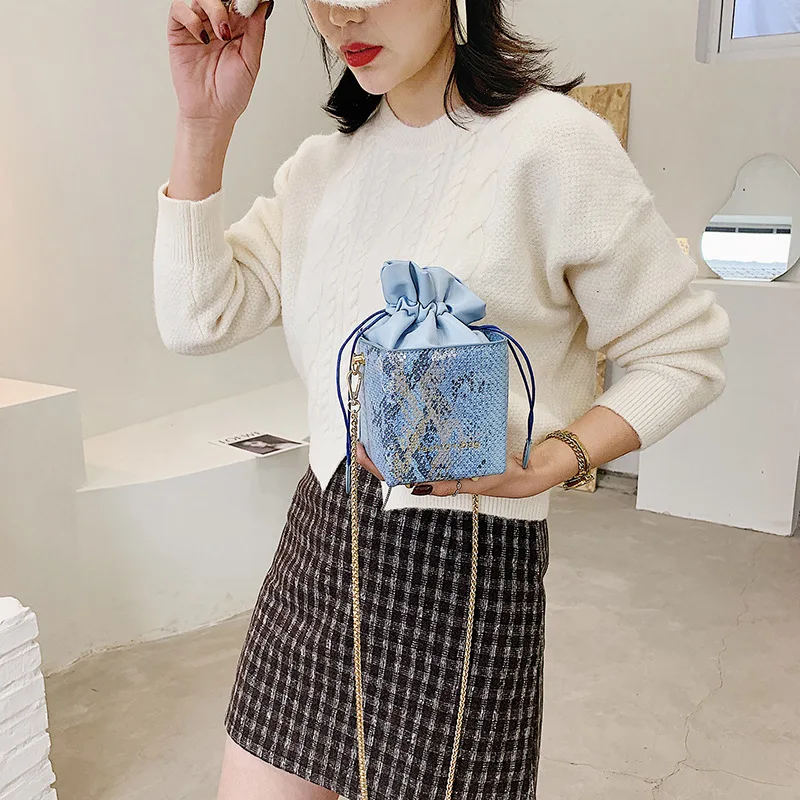 Mini Box Leather Crossbody Bag Women 2021 Winter Chain Drawstring Shoulder Bag for Female Branded Designer Handbags and Purses
Mini Box Leather Crossbody Bag Women 2021 Winter Chain Drawstring Shoulder Bag for Female Branded Designer Handbags and Purses