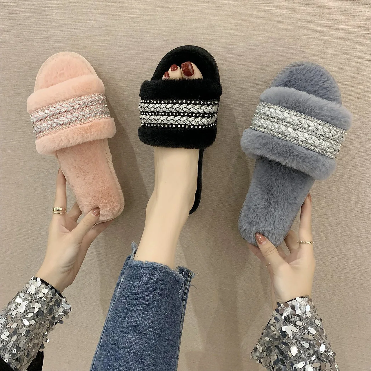 Shoes For Girls Womens Slippers Hairy Slides Flock Low Pantofle Fashion Lady Fur Massage 2021 Luxury Sewing Hoof Heels Rubber Fa
Shoes For Girls Womens Slippers Hairy Slides Flock Low Pantofle Fashion Lady Fur Massage 2021 Luxury Sewing Hoof Heels Rubber Fa