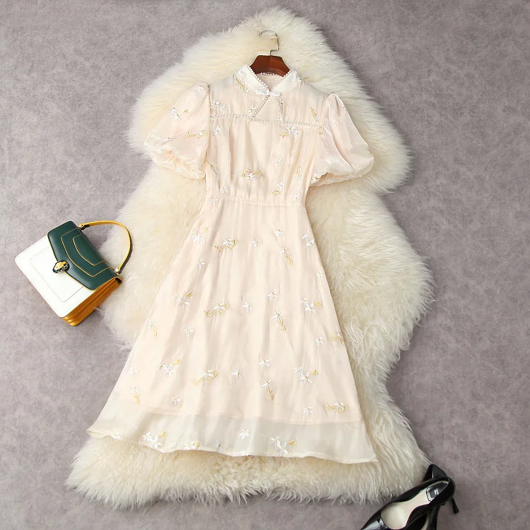 Женская одежда в европейском и американском стиле, Новинка лета 2021, модное платье с вышивкой, короткими рукавами и воротником из бисера
Женская одежда в европейском и американском стиле, Новинка лета 2021, модное платье с вышивкой, короткими рукавами и воротником из бисера