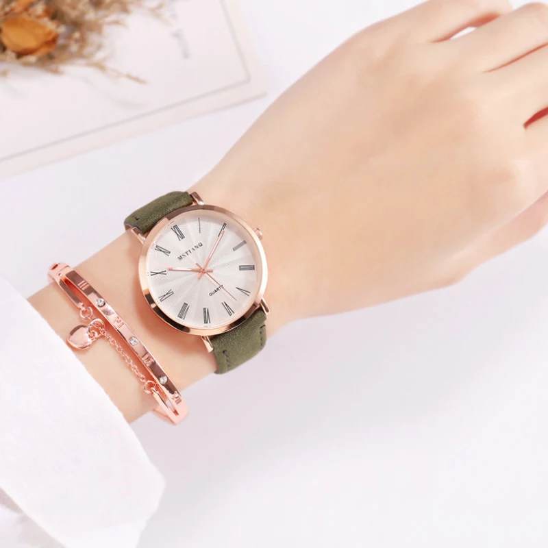 2021 New Women's Watches Simple Vintage Small Watch Leather Strap Casual Sport Clock Dress Wristwatches Women Relogio mujer
2021 New Women's Watches Simple Vintage Small Watch Leather Strap Casual Sport Clock Dress Wristwatches Women Relogio mujer