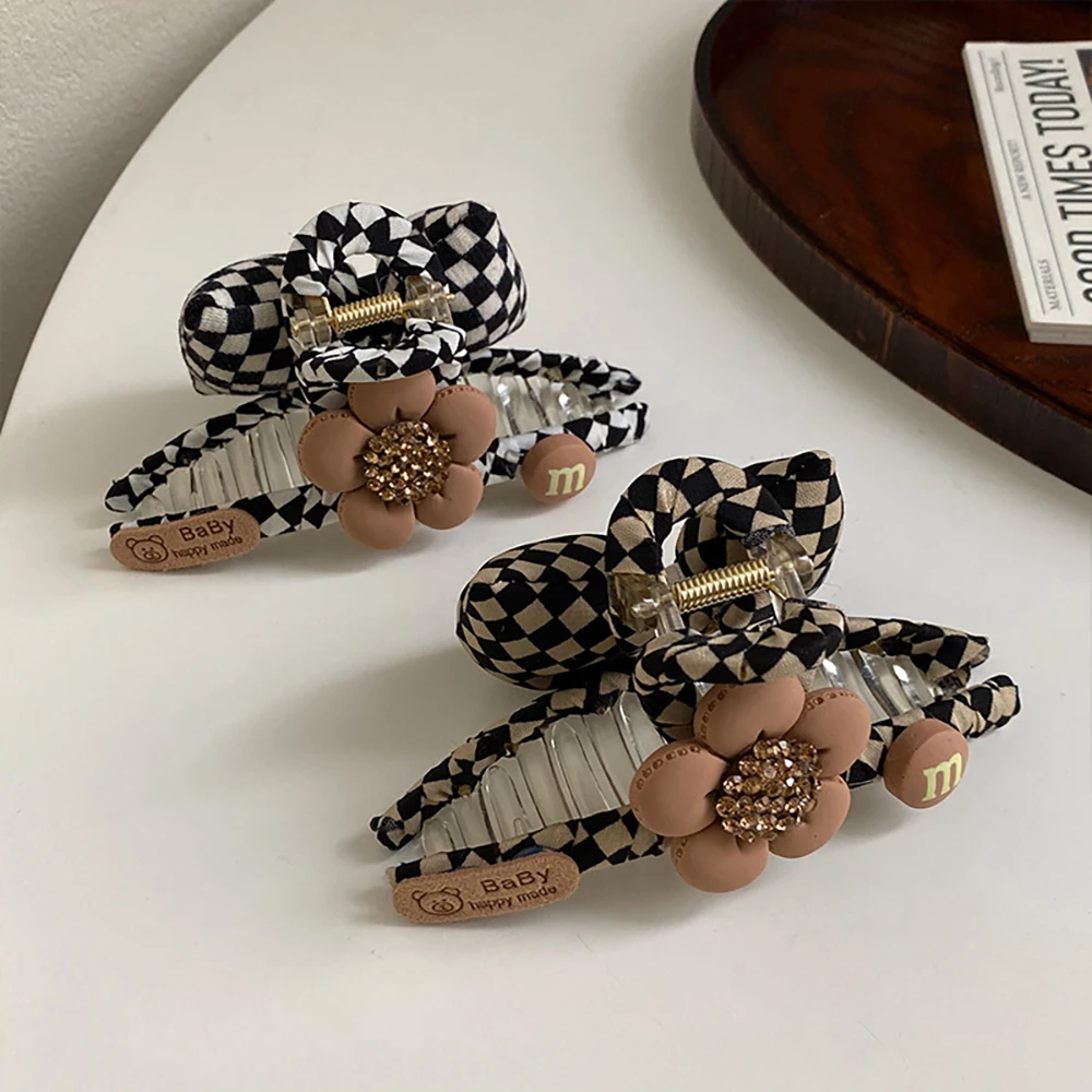 Vintage Hair Claw Korea Geometric Acrylic Simplicity Hair Clips for Women Girls Elegant Fashion Shark Hairpin Hair Accessories
Vintage Hair Claw Korea Geometric Acrylic Simplicity Hair Clips for Women Girls Elegant Fashion Shark Hairpin Hair Accessories