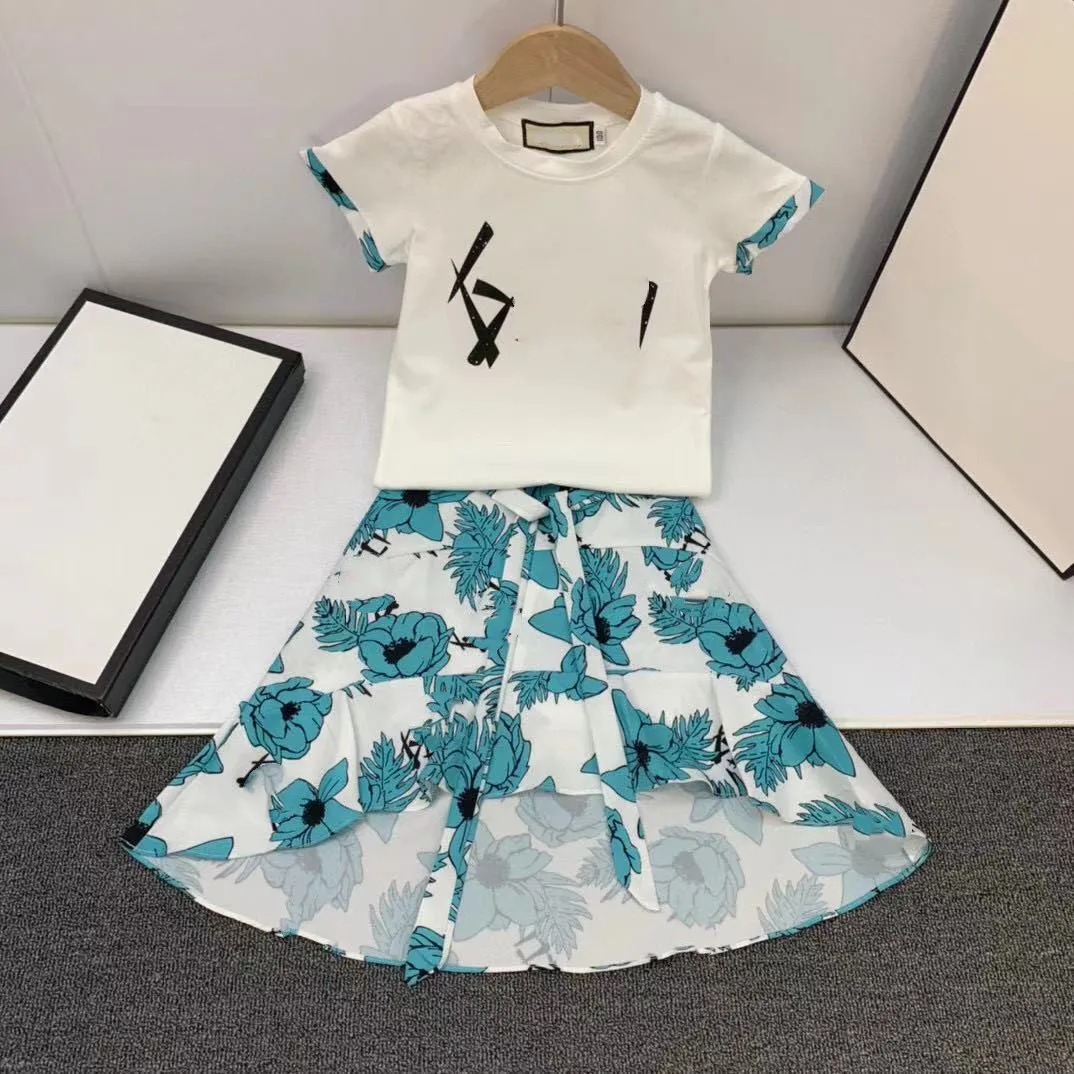 2021 New Fashion Summer letter printed T shirt + Flower Skirt Girls Clothing set 90-150CM
2021 New Fashion Summer letter printed T shirt + Flower Skirt Girls Clothing set 90-150CM
