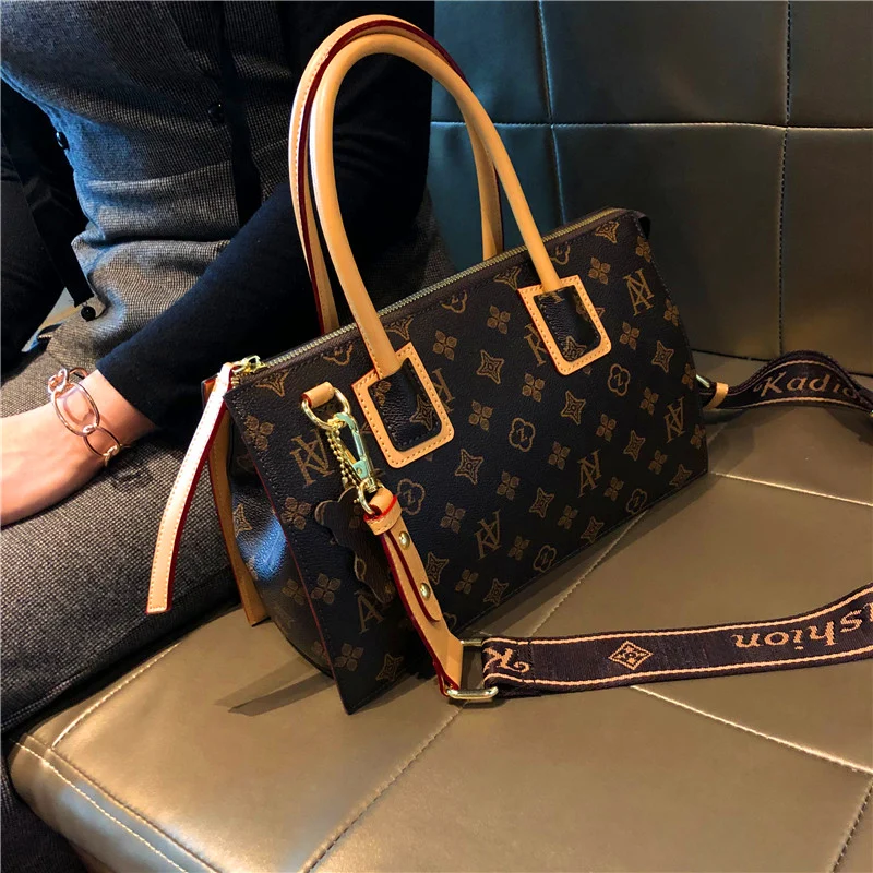 Leather Handbags 2020 New Portable All-match Fashion Casual One-shoulder Messenger Large-capacity Bag Trend Purses and Handbags
Leather Handbags 2020 New Portable All-match Fashion Casual One-shoulder Messenger Large-capacity Bag Trend Purses and Handbags
