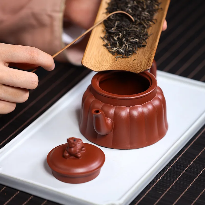 Yixing purple clay pot Hao Tongtong handmade Dahongpao brocade Kirin pot special price flower pot 
Yixing purple clay pot Hao Tongtong handmade Dahongpao brocade Kirin pot special price flower pot